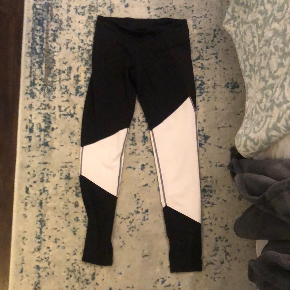 Yoga Leggings. Size Medium